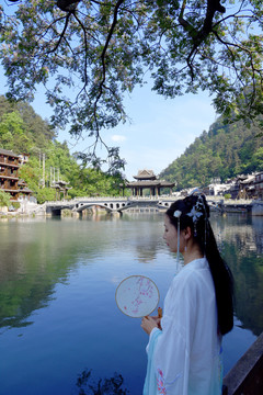 凤凰古镇古装美女