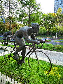 自行车人物雕塑