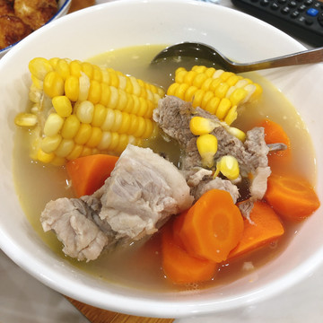玉米胡萝卜龙骨汤