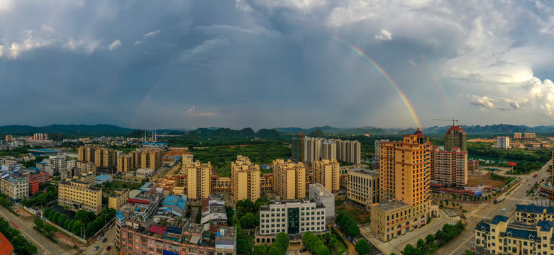 夕阳下的城市