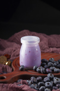 轻食减脂餐蓝莓酸奶