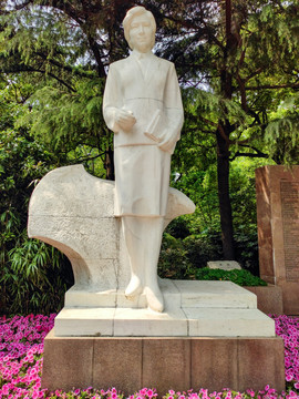 上海市尊师重教纪念碑