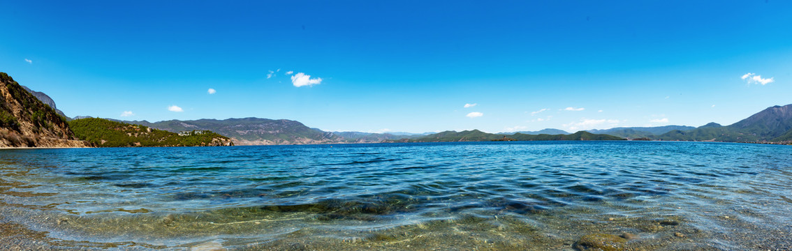 泸沽湖全景