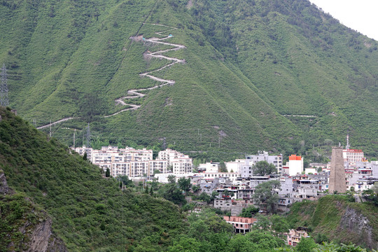 西部山区小县城