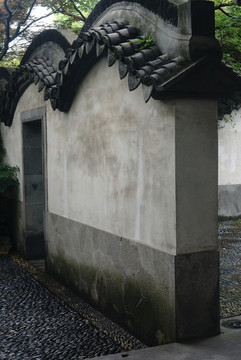 胡雪岩故居波浪形矮墙