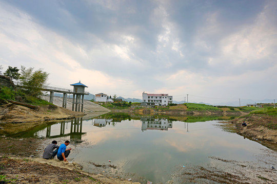 龙坝瓦楼沟K