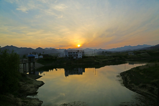 龙坝瓦楼沟T