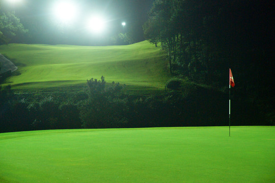 高尔夫球场夜景