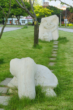 青岛海趣园雕塑龟兔赛跑