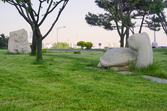 青岛海趣园龟兔赛跑雕塑