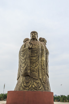 青州古城东夷文化标志园三圣像