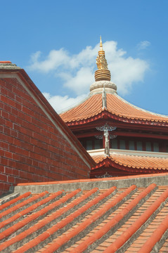 红瓦屋顶建筑