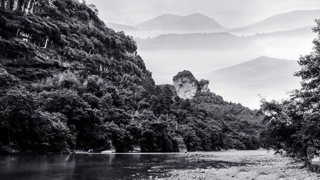 意境水墨山水画