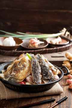 砂锅焗水库鱼头