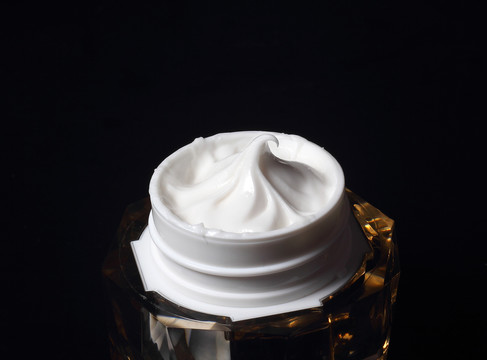 乳白色化妆品膏体造型