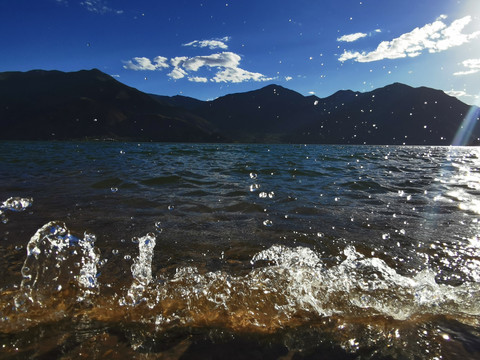 水面浪花