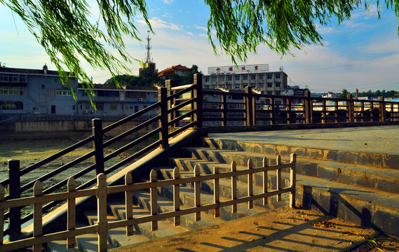 广场公司Z