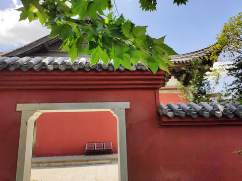 红墙院门