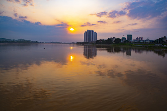 夕阳湖泊晚霞