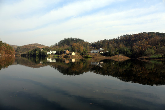 龙湖秋景O