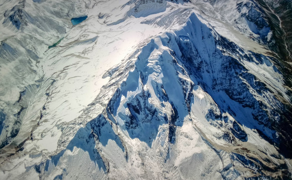 雅拉雪山航拍