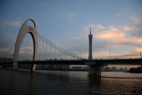 广州塔与猎德大桥