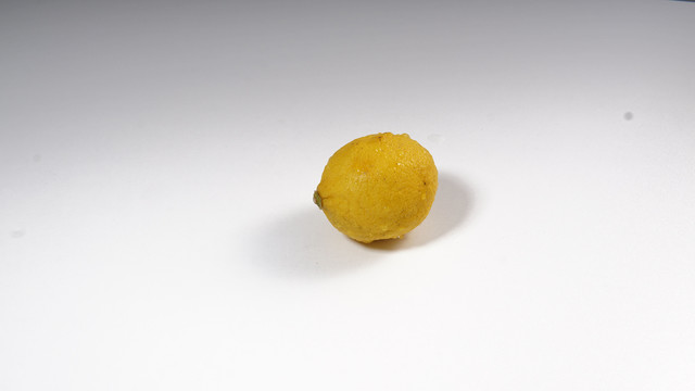 新鲜黄柠檬