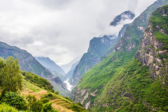 虎跳峡