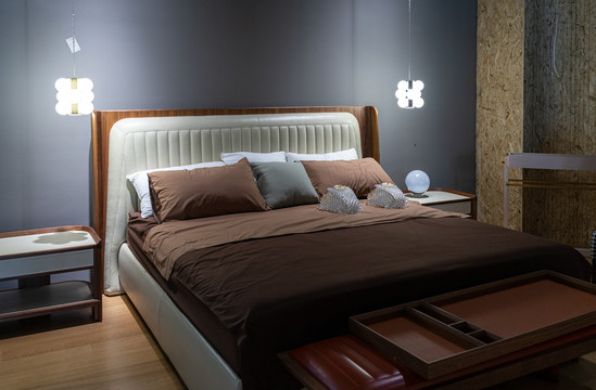 现代家居卧室双人床
