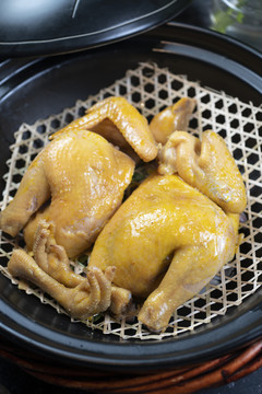 融合菜砂锅蒸白斩鸡