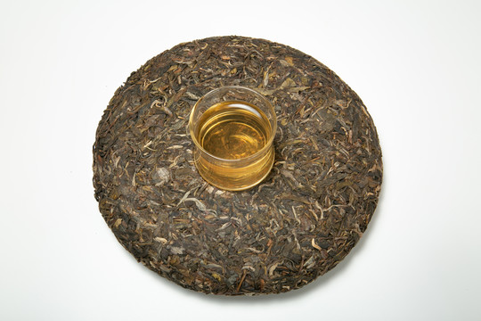 2015年普洱生茶茶饼和茶汤