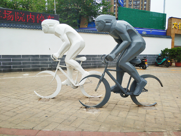 户外自行车运动雕塑