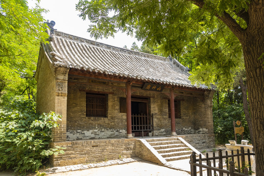景阳冈山神庙