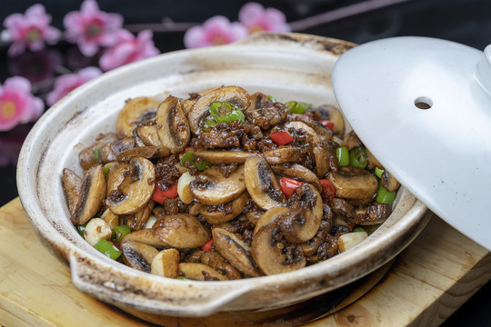 肉酱鲜蘑菇