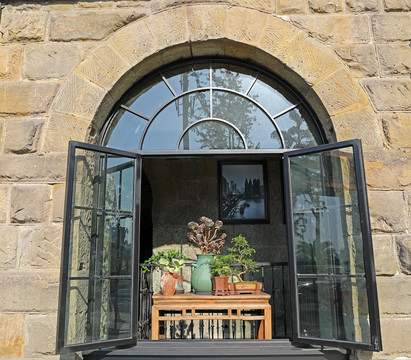 石砌建筑窗户