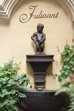 童子雕塑