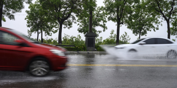 暴雨天气