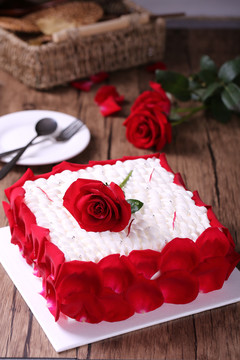 玫瑰花鲜奶蛋糕