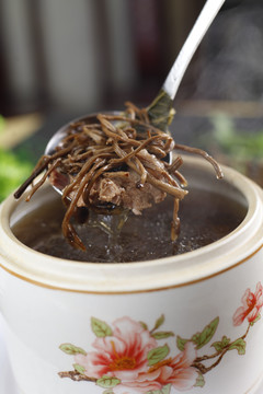 茶树菇炖龙骨汤