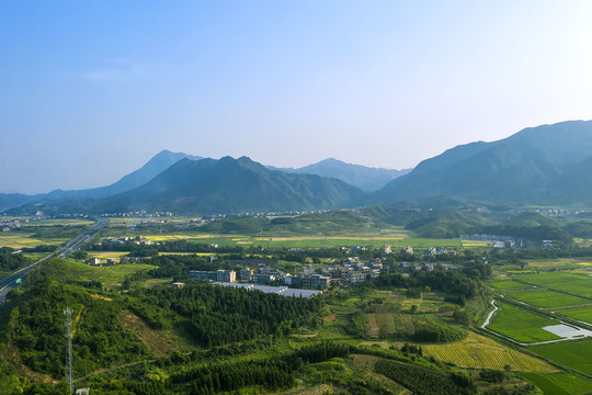 航拍山村风光