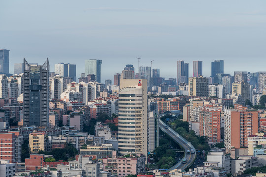 厦门城市天际线黄昏风景和高架桥