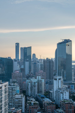 厦门城市天际线黄昏风景和高架桥