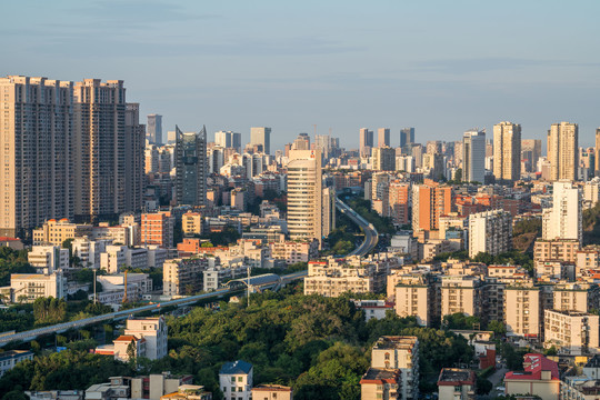 厦门城市天际线黄昏风景和高架桥