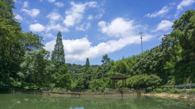 蓝天白云青山碧水