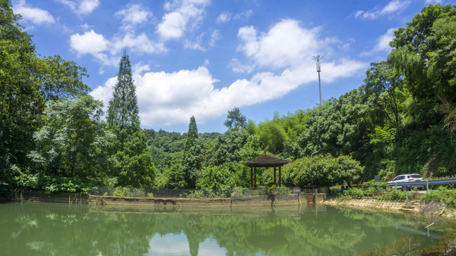 蓝天白云青山碧水