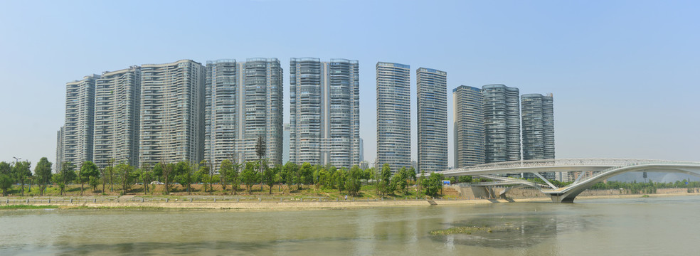 成都高新区府河及城市高楼全景