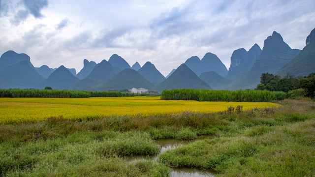 层峦叠嶂