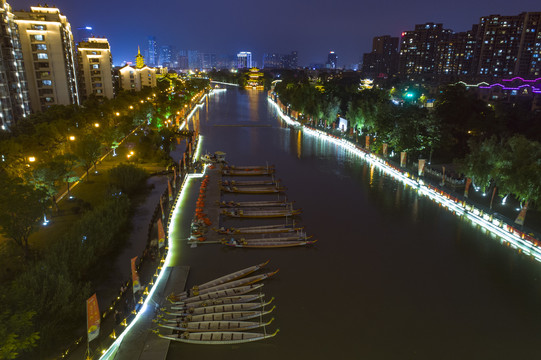 江苏淮安里运河上的龙舟