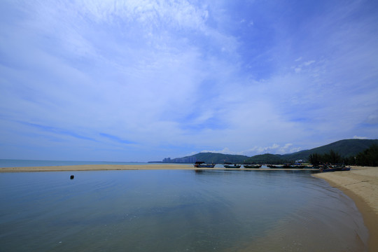 大海蓝天沙滩