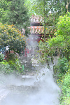 彭州丹景山蜀王桥的雾化景观